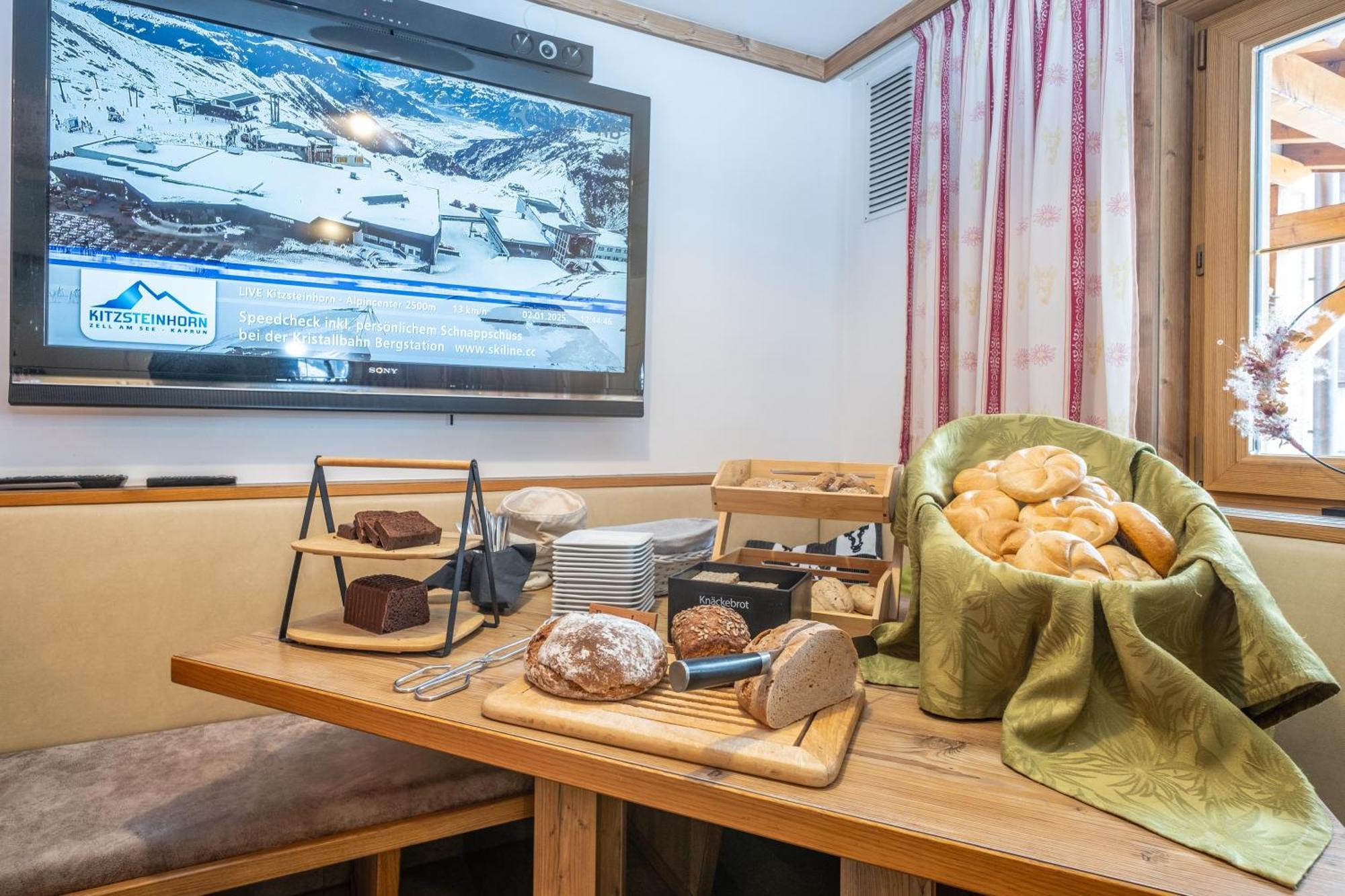 Panorama Hotel Guggenbichl - Inkl Sommerkarte, Einmaliger Eintritt Ins Tauern Spa & Bester Ausblick Ueber Kaprun Exterior foto